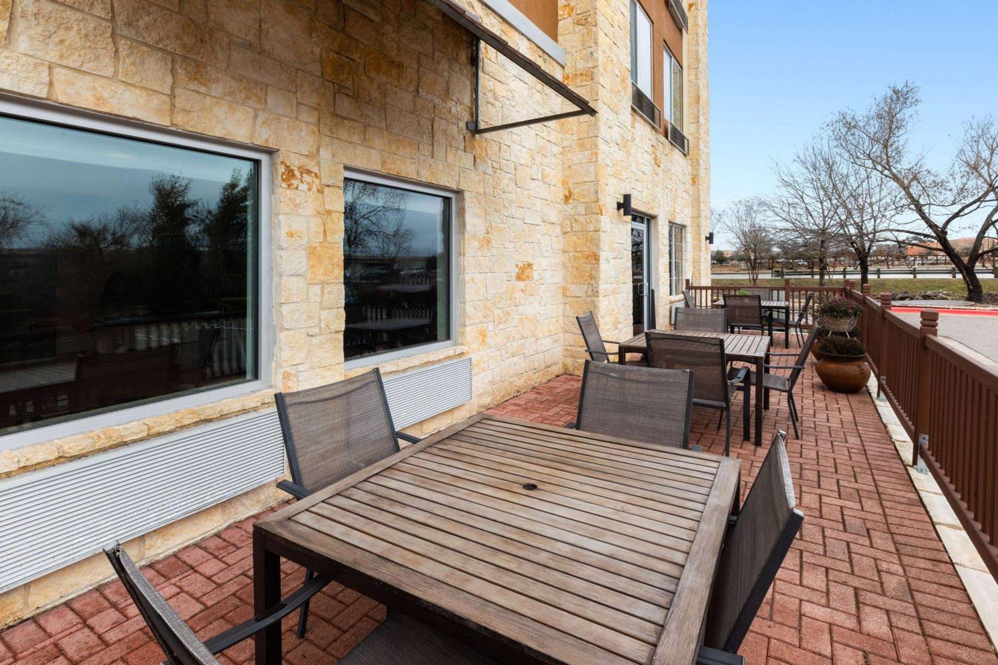 La Quinta By Wyndham Austin - Cedar Park Hotel Exterior photo